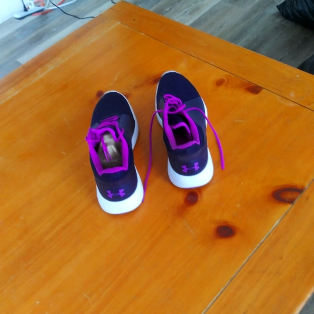 1 pair Under Armour sneakers size 11